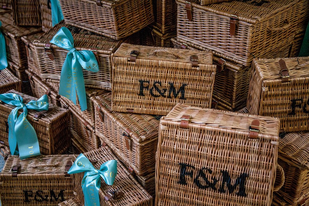 10 Great Places to Eat, Shop, and See in London!  Fortnum and Mason #London #FortnumandMason #LondonShopping #LondonTravel #LondonBiscuits 