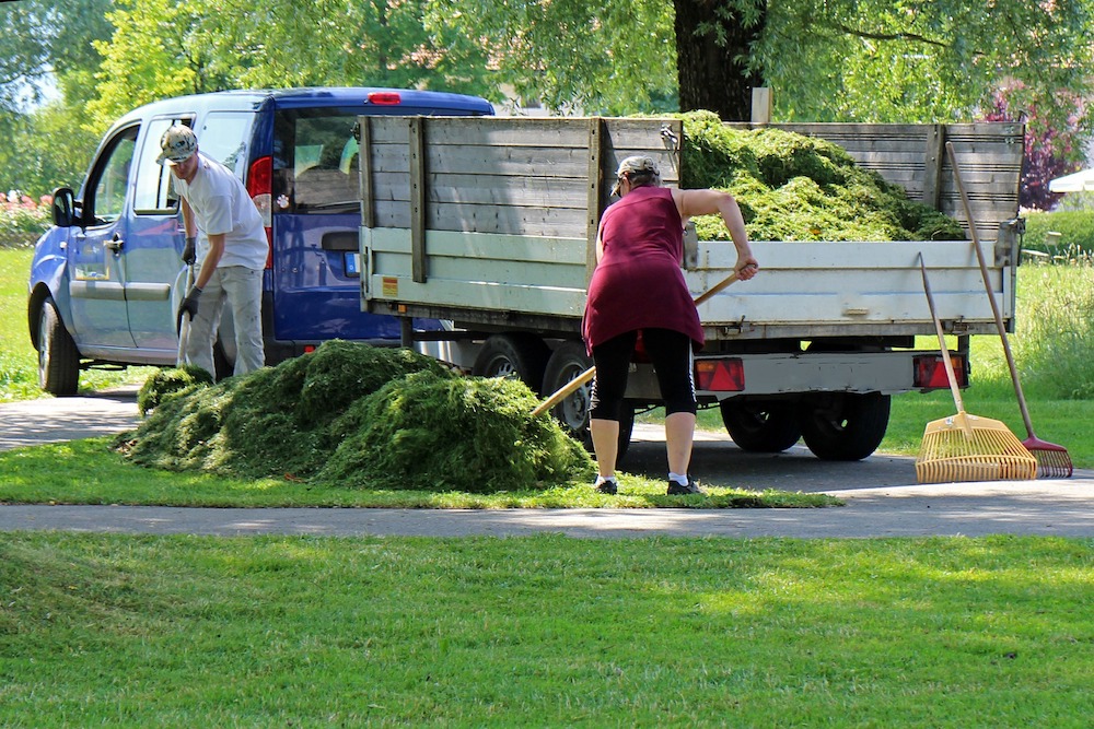 Minimize Your Lawn Mowing Landscape Gardeners #MinimizeLawn #ShrinkYourLawn #SmallerLawn #LessGrassLawn #DownsizeYourLawn