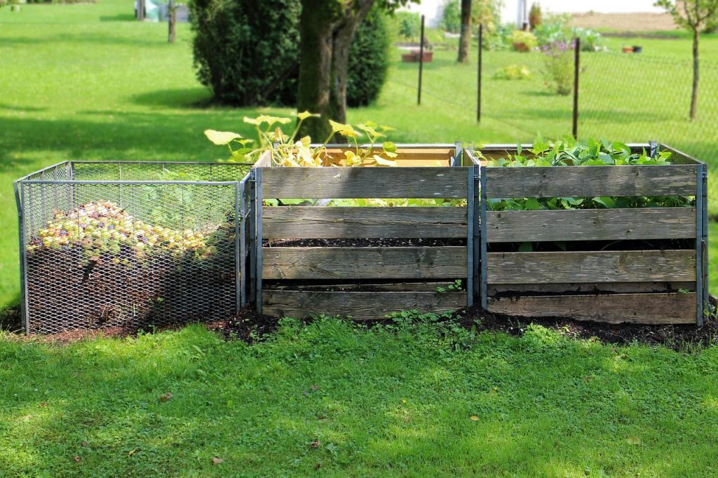 How to Save Money On Soil by Starting A Compost #Compost #GardenSoil #FreeSoil #GreenGardening #Gardening