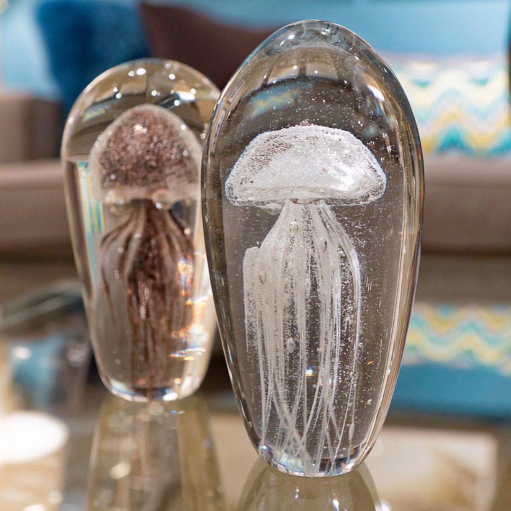 8 Small Accents with Big Impact on Coastal Decor #coastaldecor #coastalaccents #coastalimpact #seasidedecor #jellyfishglasssculpture
