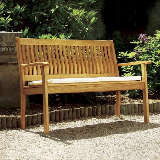 18 Glorious Benches to Accent Your Gardenscape #bench #gardenbench #hasterivieriabench