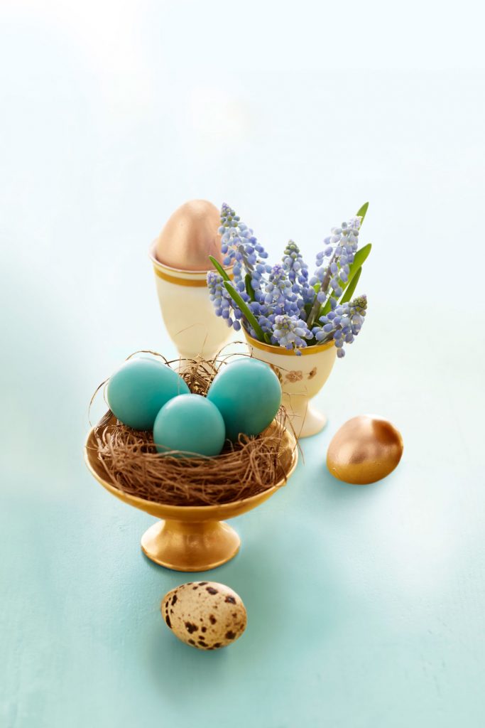 9 DIY Easter Decor Ideas for a Coastal Home - Easter Golden Eggs with Nest #DIY #EasterDecor #CoastalHome #EasterDIY #EasterEggsDIY