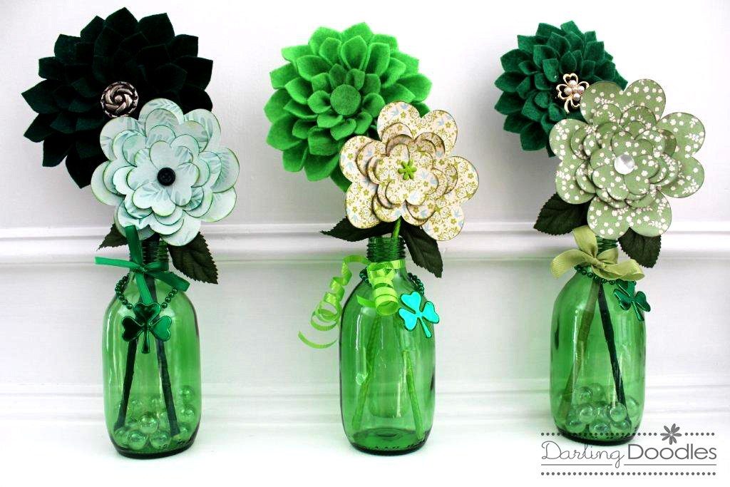 Green and Green Florals #DIY #DecorDIY #StPatsDay #StPatricksDecor #CoastalDecor