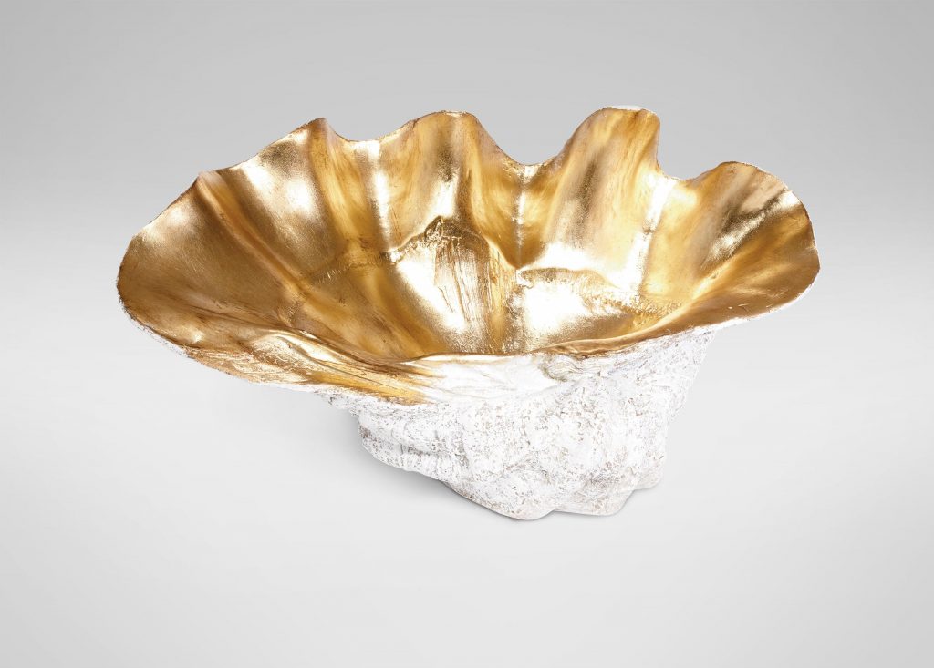 8 Glamorous Metallic Accents to Decorate Your Coastal Home Large Gold Plated Clam Shell #coastalAccents #Metallicaccents #GoldClamShell #coastaldecor #seasideDecor