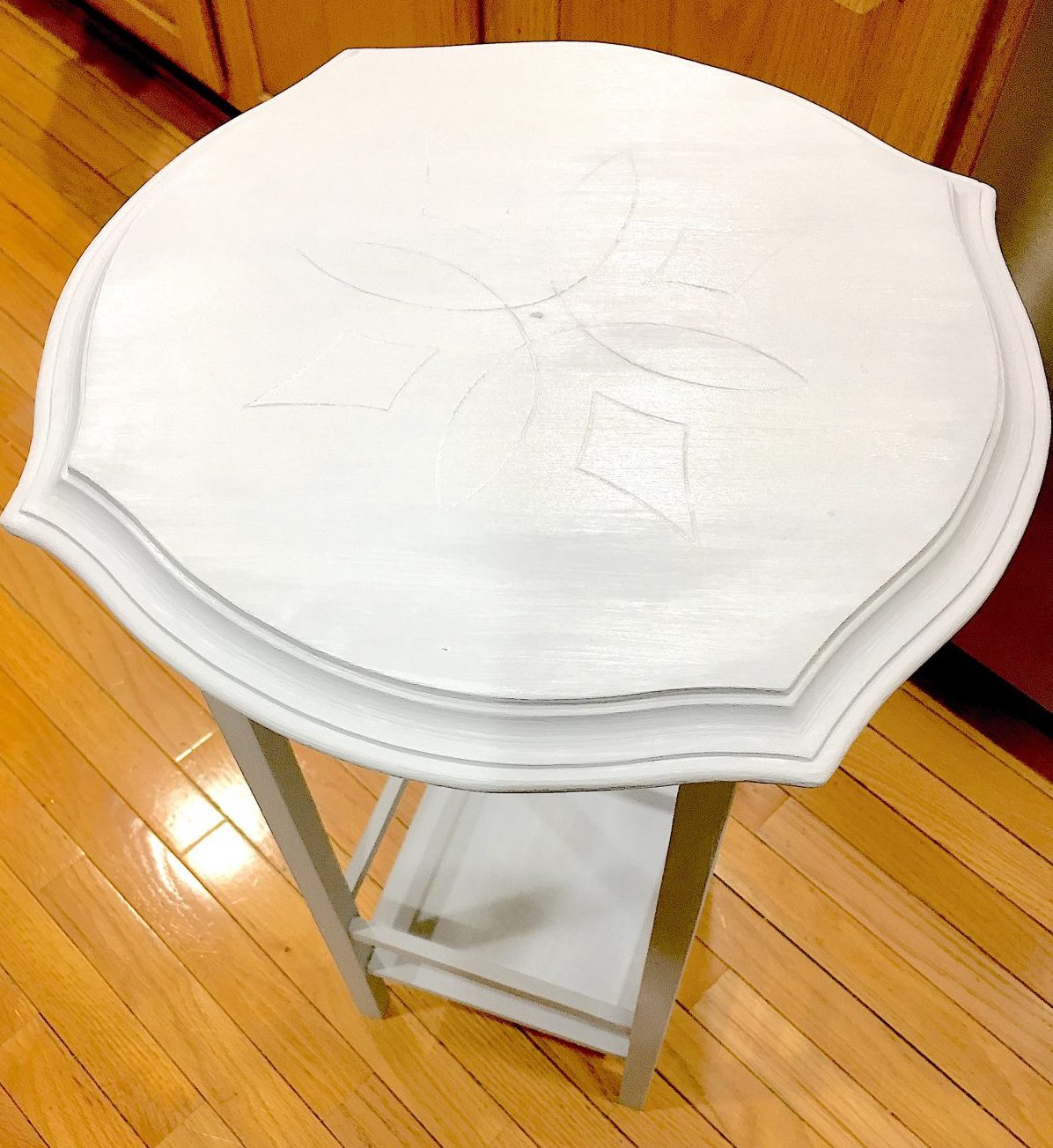 DIY How to Refinish a Side Table with Chalk Paint