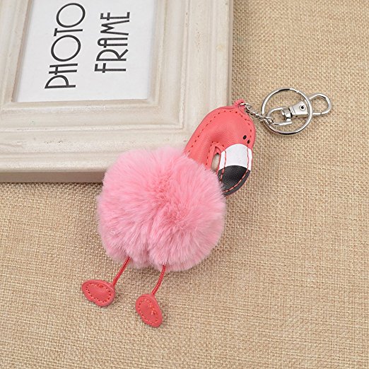 25 Pretty in Pink Gifts for Mom Flamingo Keychain #MothersDay om #PinkGiftsForMom #MothersDayGifts #PrettyPinkGifts 