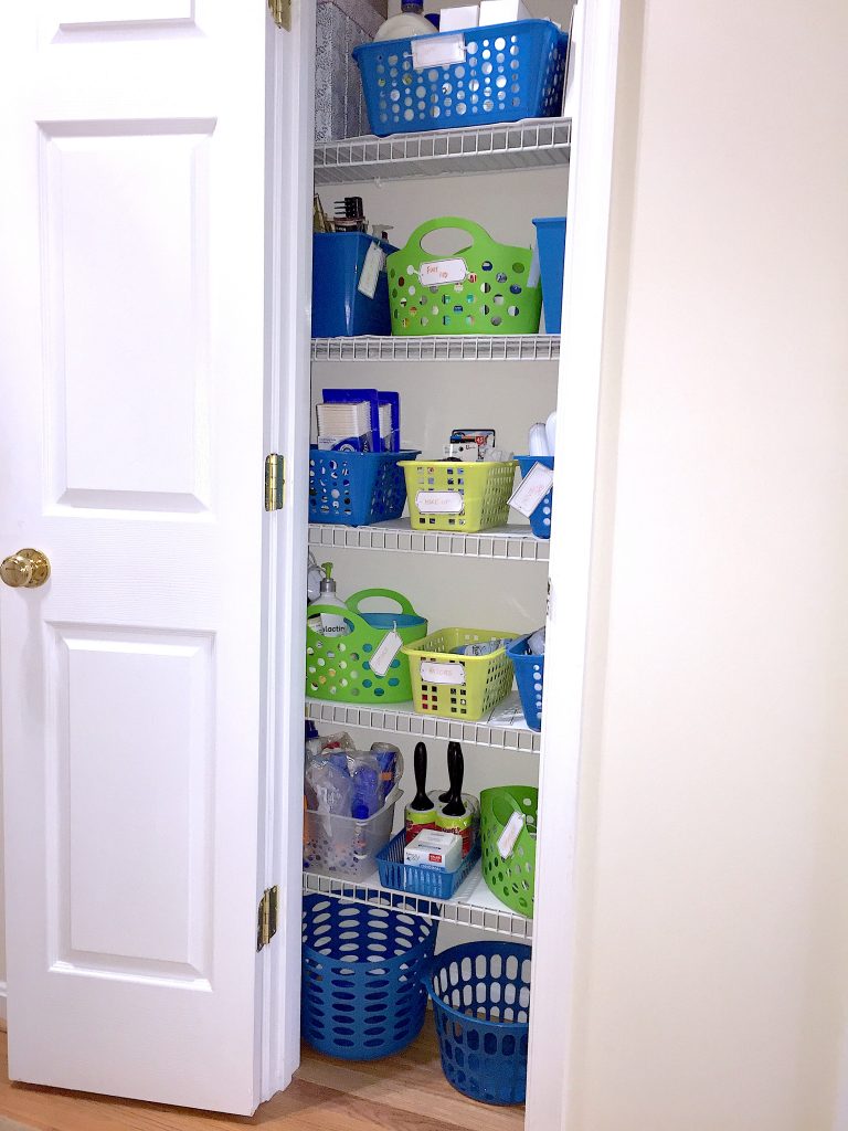 5 Dollar Store Hacks to Organize Your Closet #DIY #DollarStoreHacks #DIYOrganization #DIYClosets