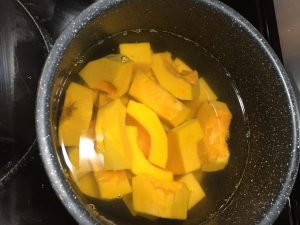 How to Cut a Butternut Squash for Cooking Cook Squash #ButternutSquash #DIY #PrepButternutSquash #QuickAndEasy #HealthyEating 