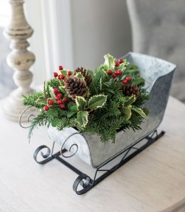 28 Christmas Centerpieces to Welcome House Guests Home For Christmas Sleigh Centerpiece #Gifts #Centerpiece #ChristmasCenterpiece #Christmas #Decor #ChristmasEvergreens