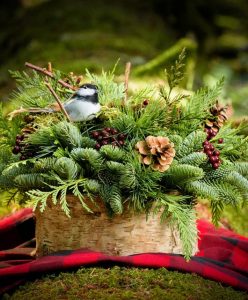 28 Christmas Centerpieces to Welcome House Guests Hunters Hollow #Gifts #Centerpiece #ChristmasCenterpiece #Christmas #Decor #ChristmasEvergreens