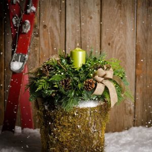 28 Christmas Centerpieces to Welcome House Guests Lime Light #Gifts #Centerpiece #ChristmasCenterpiece #Christmas #Decor #ChristmasEvergreens