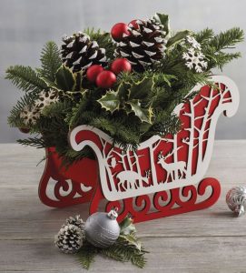 28 Christmas Centerpieces to Welcome House Guests Red Sleigh Centerpiece #Gifts #Centerpiece #ChristmasCenterpiece #Christmas #Decor #ChristmasEvergreens