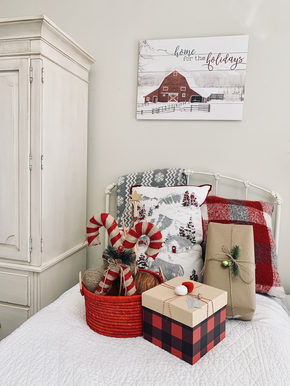 Christmas Home For The Holidays Guest Room #Winter #Affordable #BudgetFriendly #Christmas #DIY #ChristmasDecor #Decor #GuestRoom