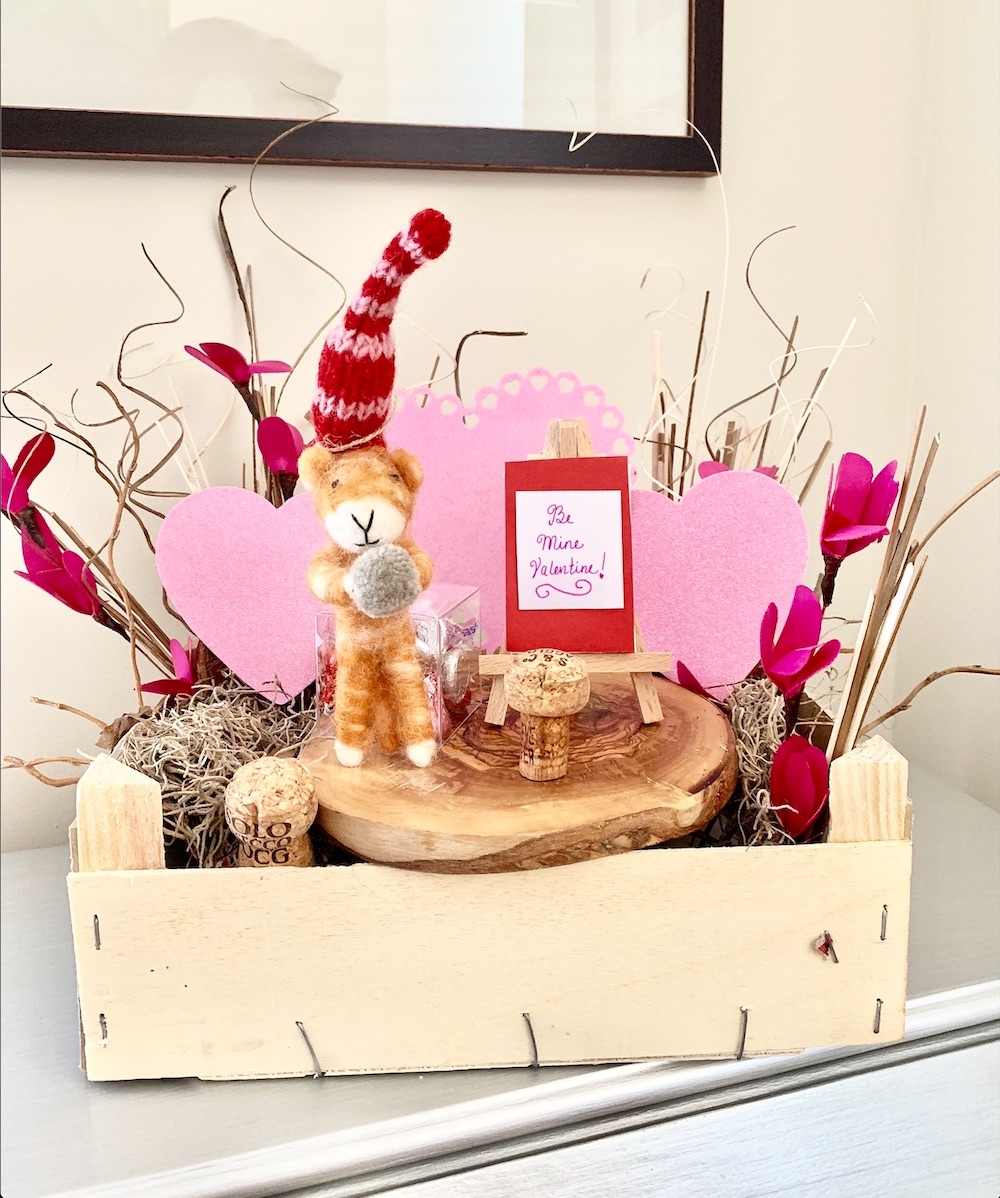 Valentine’s Day Home Decor Be Mine Kitty Crate #Farmhouse #Affordable #SimpleDecor #QuickAndEasy #BudgetFriendly #Valentine #ValentinesDay #DIY #StValentinesDecor #FarmhouseDecor