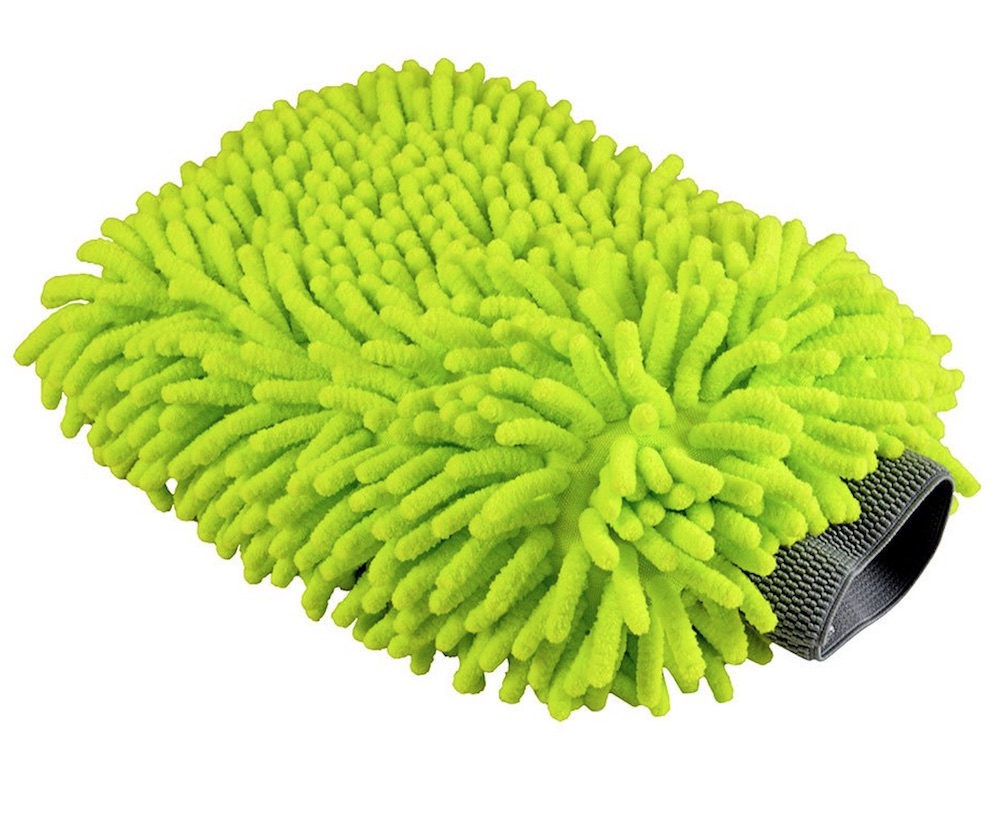 8 Fast Car Cleaning Products to Make Your Car Shine Chenille Microfiber Wash Mitt #Cleaning #CarCleaning #CleanCar #QuickAndEasy #SaveMoney #SaveTime #BudgetFriendly 