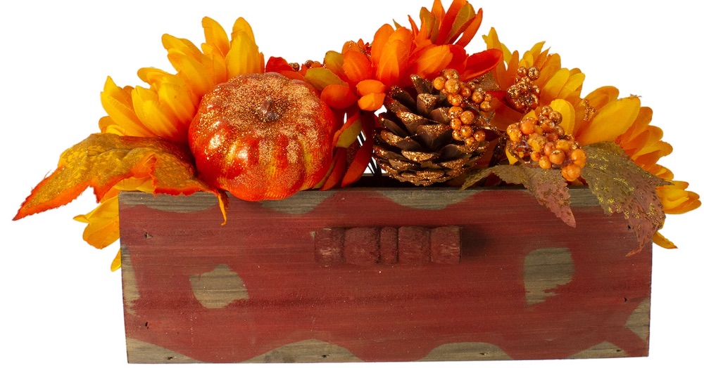 Centerpieces for the Thanksgiving Table Maple Leaf and Berry Arrangement in Rustic Wooden Box Centerpiece #Decor #ThanksgivingDecor #FallCenterpiece #FallDecor #Thanksgiving #ThanksgivingTable #Centerpiece