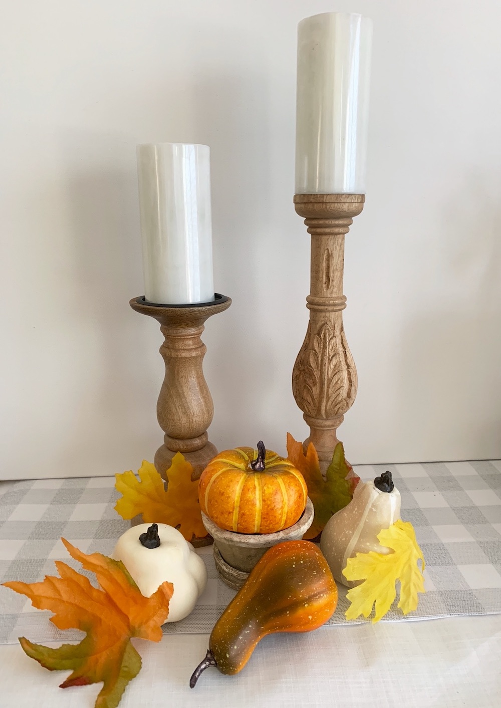 Fall Styling Ideas Maple Leaves with gourds, pumpkin #DIY #DIYDecor #AutumnDecor #FallDecor #AutumnDecorDIY 