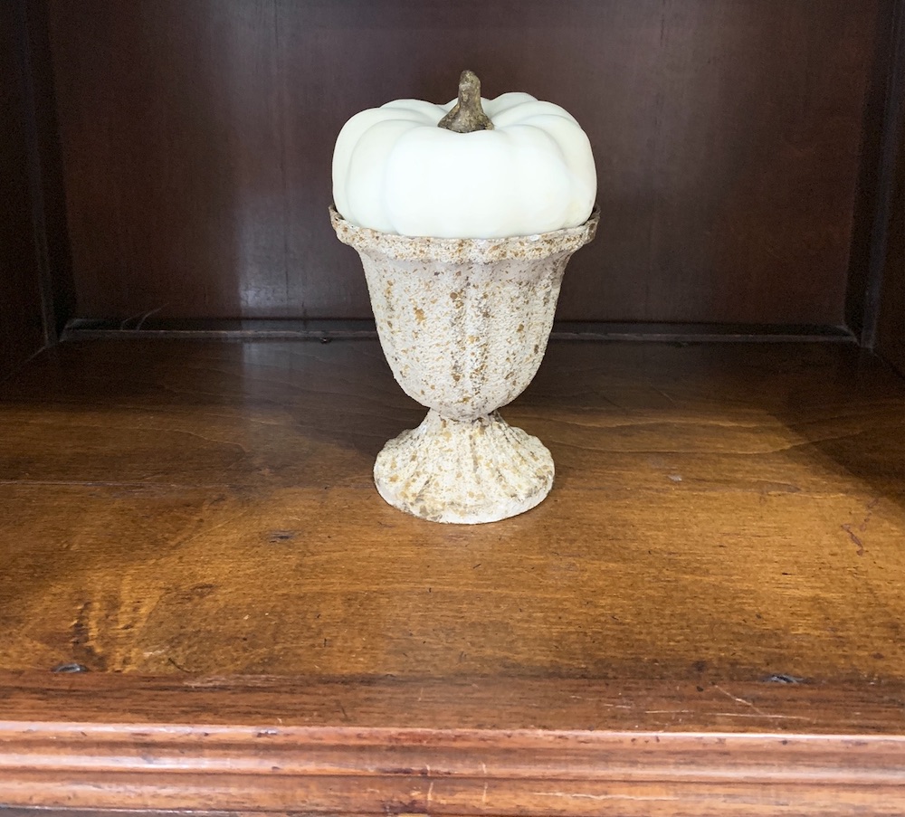 Fall Styling Ideas Miniature White Pumpkin in rustic planter #DIY #DIYDecor #AutumnDecor #FallDecor #AutumnDecorDIY 