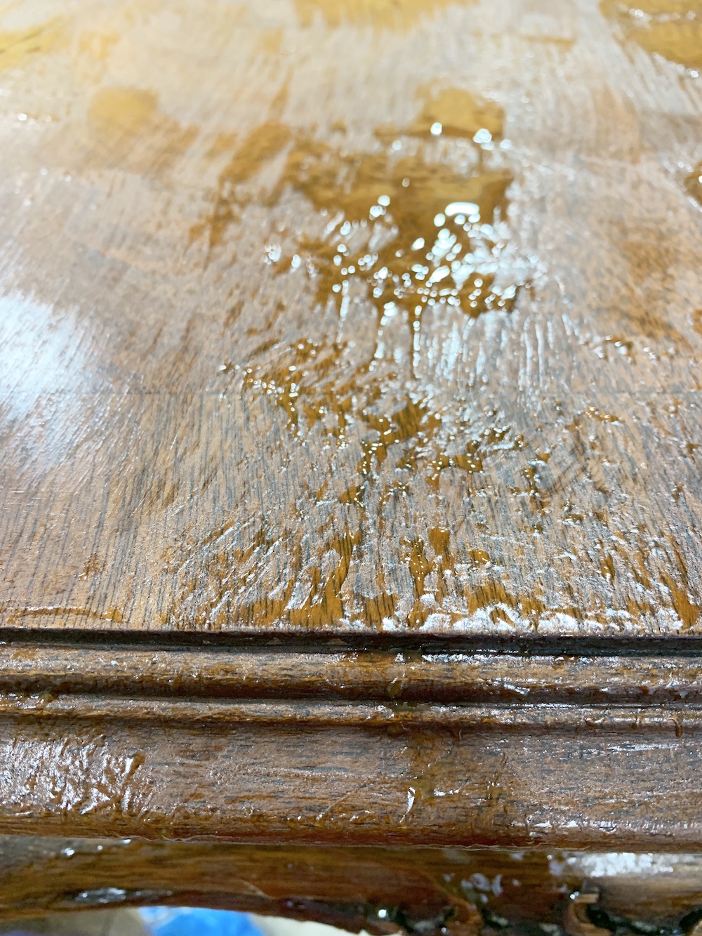 How to Strip Varnish From a Side Table CitriStrip on Side Table #DIY #DIYFurnitureStripping #FurnitureRefinish #VarnishStripping
