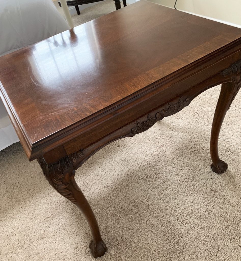 How to Strip Varnish From a Side Table