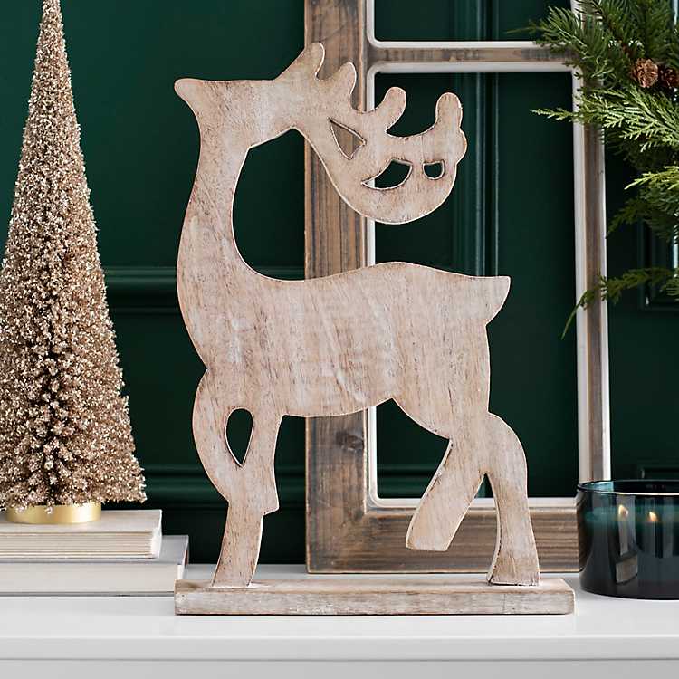 Farmhouse Christmas Decorations to Celebrate the Season White Wash Wooden Reindeer Statue #Decor #Christmas #Farmhouse #ChristmasDecor #FarmhouseDecor #FarmhouseChristmasDecor #HolidayDecor