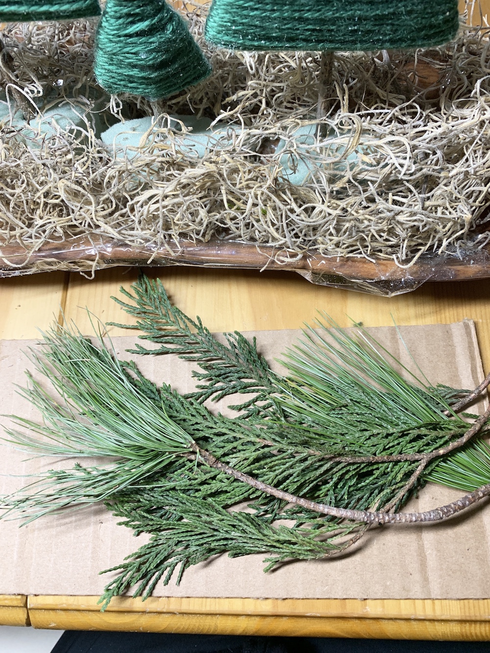 DIY Decor Greenery for Centerpiece #DIY #DIYChristmasCenterpiece #ChristmasDecor #ChristmasTableTop #DIYChristmasProject #RusticDecor #ChristmasCenterpiece