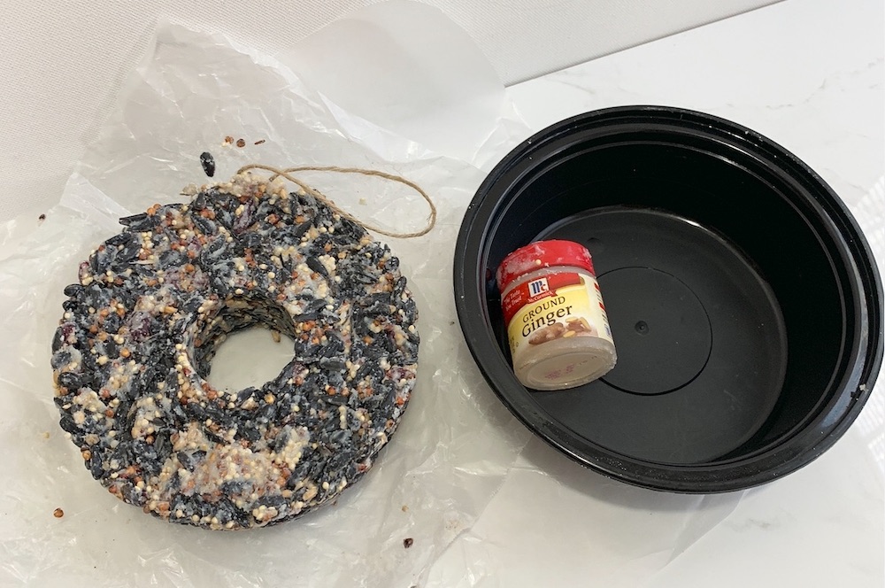 Homemade Birdseed Feeders Wreath Shaped Bird Feeder with Mold #FeedTheBirds #BirdFood #FeedWildBirds #Gardening #Wildbirds #DIY #DIYBirdFood #BirdCakes