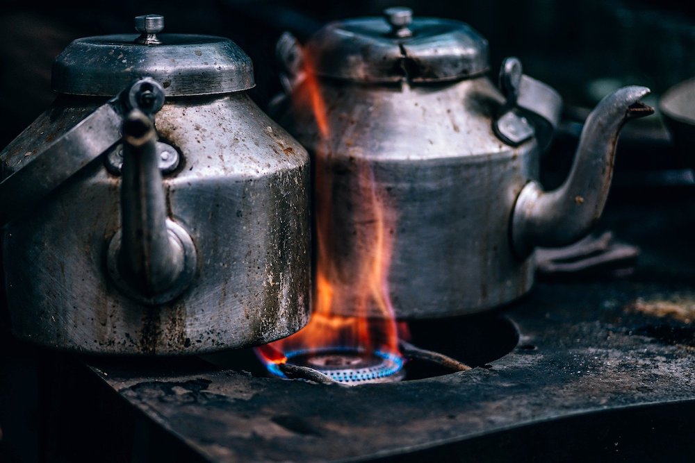 Cleaning Uses for Vinegar Tea Kettles #CleanHome #Cleaning #HouseCleaning #HouseKeeping #Vinegar #CleaningwithVinegar #SaveMoney #SaveTime #BudgetFriendly #NonToxic 