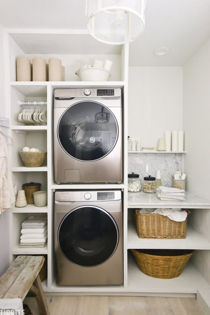 European Organic Laundry Room at TIDBITS #Laundry #WashingClothes #CleanClothes #Vinegar #CleaningwithVinegar #SaveMoney #SaveTime #FrugalLiving #FrugalHome 