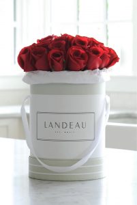 Best Online Flowers and Plants Pont des Arts by Landeau #flowers #flowerdelivery #bouquets #OnlineFlowers #FlowersOnline #MothersDay #FlowersForMom #GiveMomFlowers