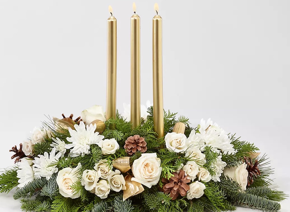 Celebrate the Big Day Frosted Centerpiece by FTD #FreshFlowers #flowerdelivery #Centerpiece #OnlineFlowers #FlowersOnline #ChristmasCenterpieces #ChristmasTableCenterpiece #ChristmasFlowers