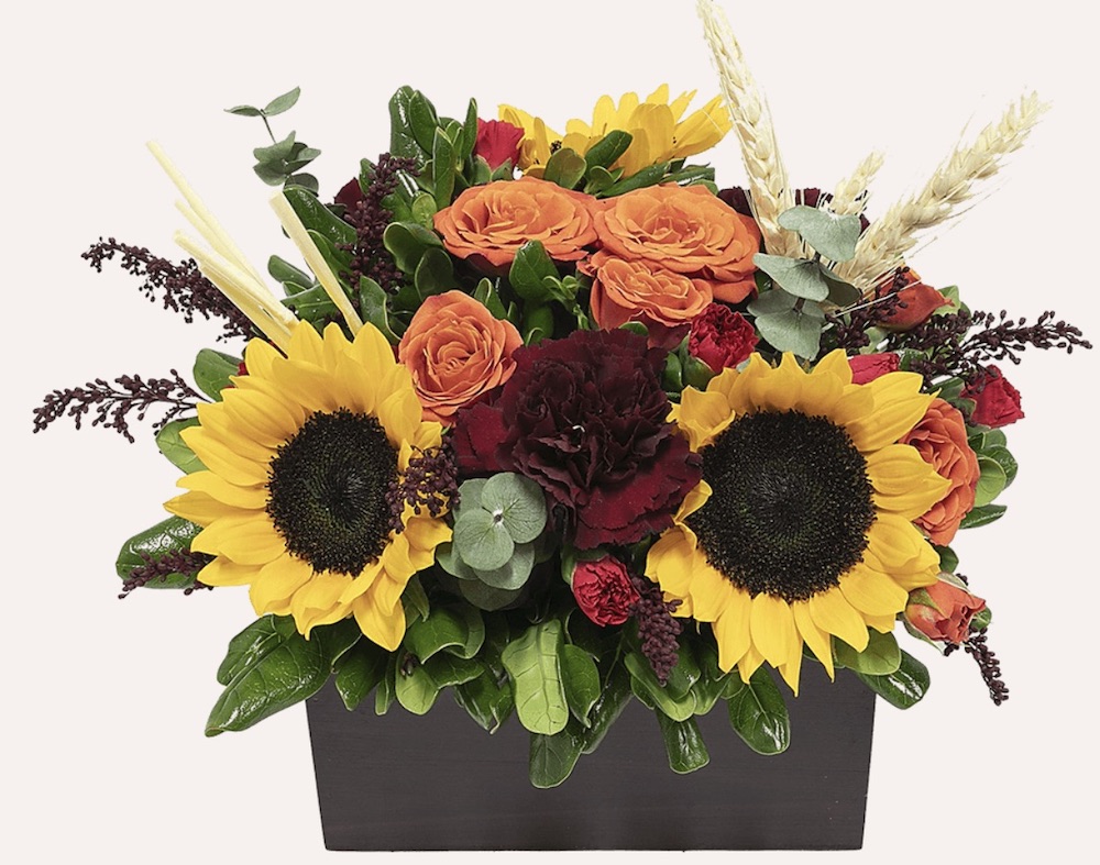 Autumn Season Inspired Leaf Peeping Fall Arrangement by Global Rose #FreshFlowers #flowerdelivery #bouquets #OnlineFlowers #FlowersOnline #AutumnFlowers #FallFlowers #ThanksgivingFlowers 