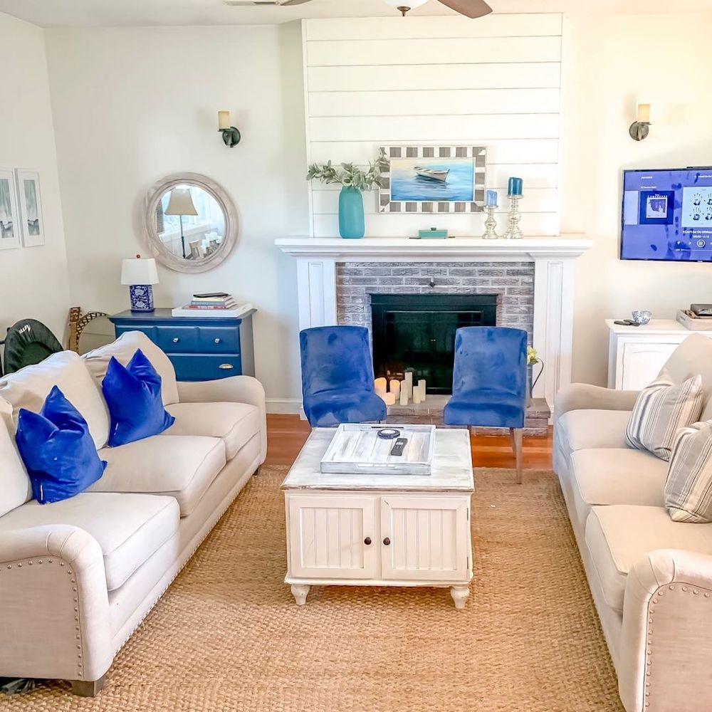 Most Inspiring Coastal Living Rooms #Coastal #CoastalDecor #LivingRoom #CoastalLivingRoom #BeachHouse #BeachHome #LakeHouse #CoastalDecor #SeasideDecor #IslandDecor #TropicalIslandDecor 