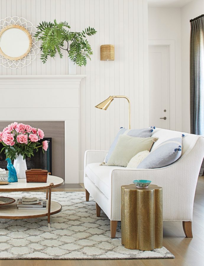 25 Coastal White Sofas for Beach Homes