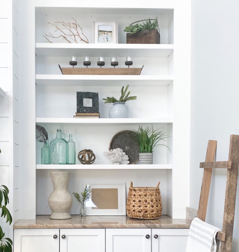 21 Inspiring Coastal Bookshelf Decor Ideas