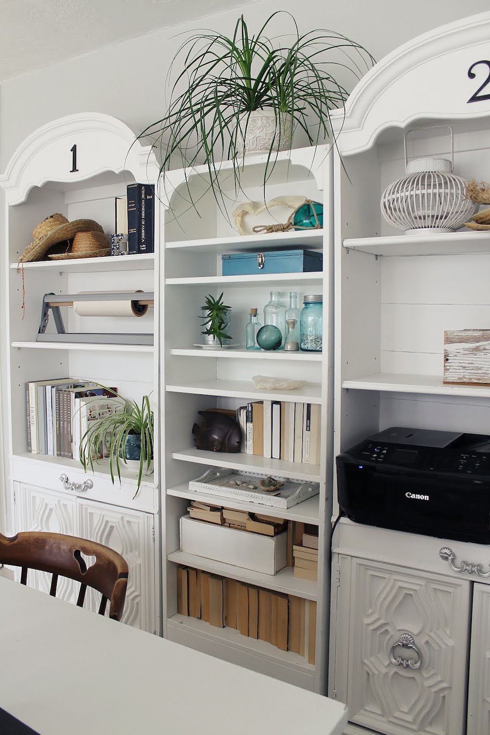 21 Inspiring Coastal Bookshelf Decor Ideas