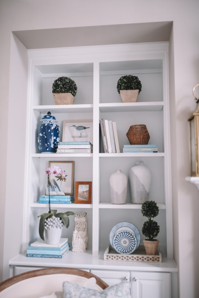 21 Inspiring Coastal Bookshelf Decor Ideas