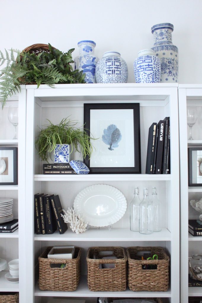 21 Inspiring Coastal Bookshelf Decor Ideas