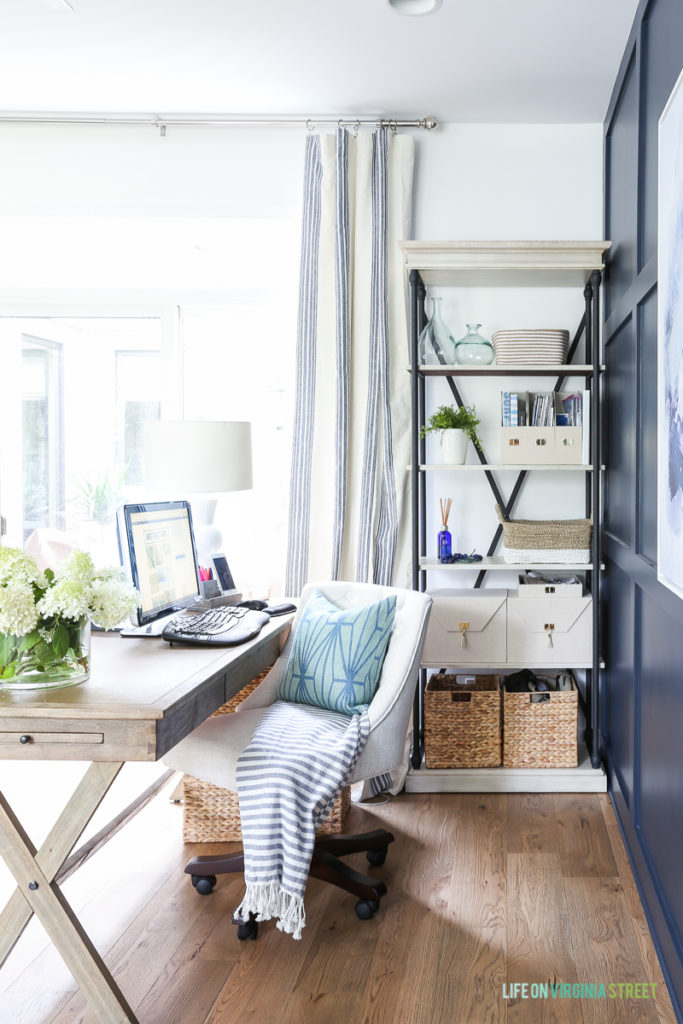 21 Inspiring Coastal Bookshelf Decor Ideas