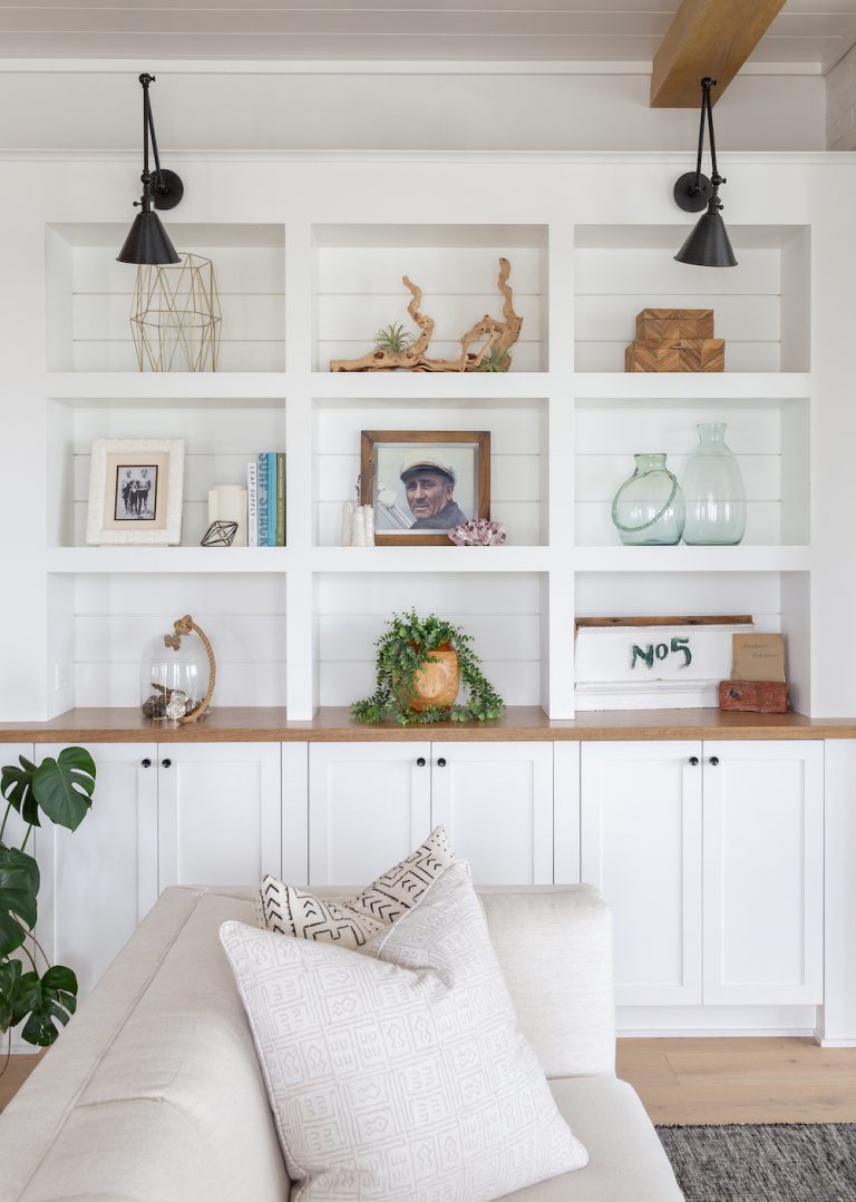 21 Inspiring Coastal Bookshelf Decor Ideas