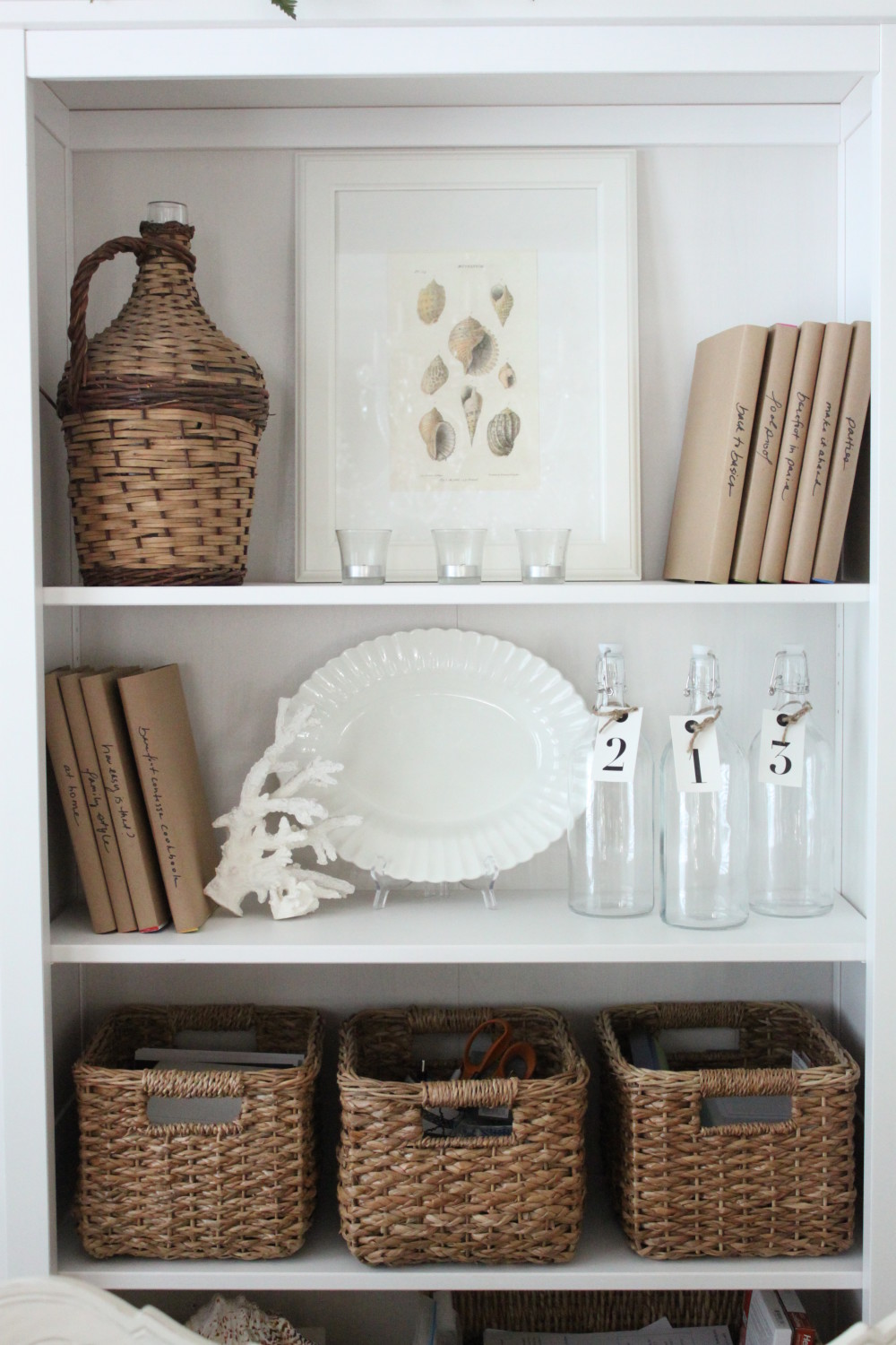 21 Inspiring Coastal Bookshelf Decor Ideas