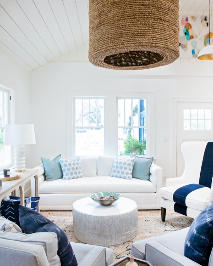 Suzanne Winston Associates #Coastal #CoastalDecor #LivingRoom #CoastalLivingRoom #BeachHouse #BeachHome #LakeHouse #CoastalDecor #SeasideDecor #IslandDecor #TropicalIslandDecor 