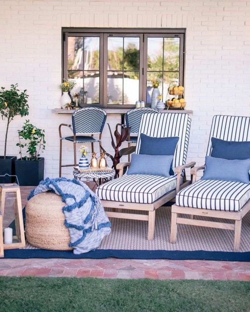 Inspo 10 #Sofas #CoastalBlueandWhite #BlueandWhiteStripedSofas #CoastalDecor #BeachHouse #Inspiration