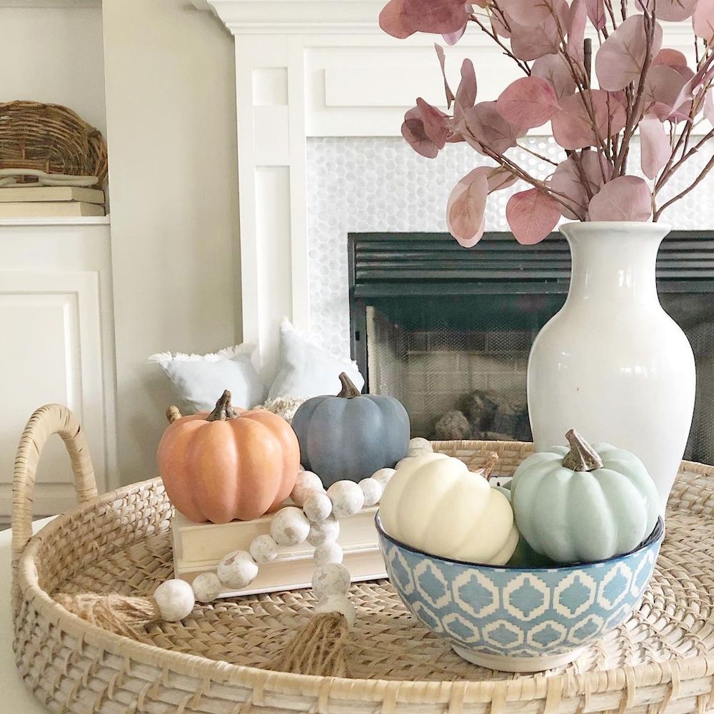 Coastal Tray Styling Ideas Inspo 17 #Vignette #CoastalVignette #Coastal #TrayStyling #TrayStylingTips #CoastalDecor #HomeDecor #LivingRoomDecor