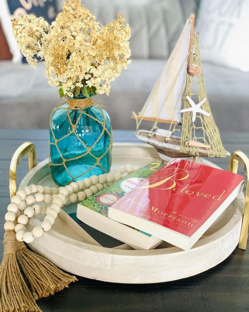 Inspo 21 #Vignette #CoastalVignette #Coastal #TrayStyling #TrayStylingTips #CoastalDecor #HomeDecor #LivingRoomDecor