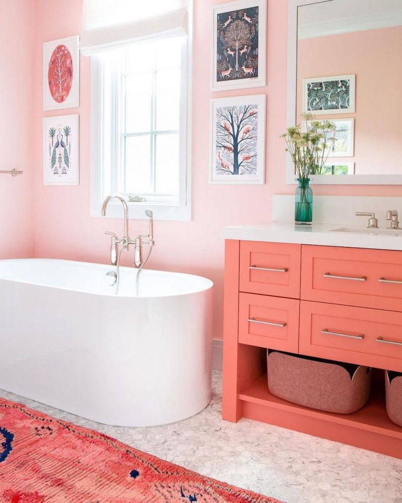 Coastal Pink Styling Ideas Inspo 22 #Pink #PinkAccessories #Coastal #CoastalPinkDecor #BohoCoastal #CoastalDecor #HomeDecor