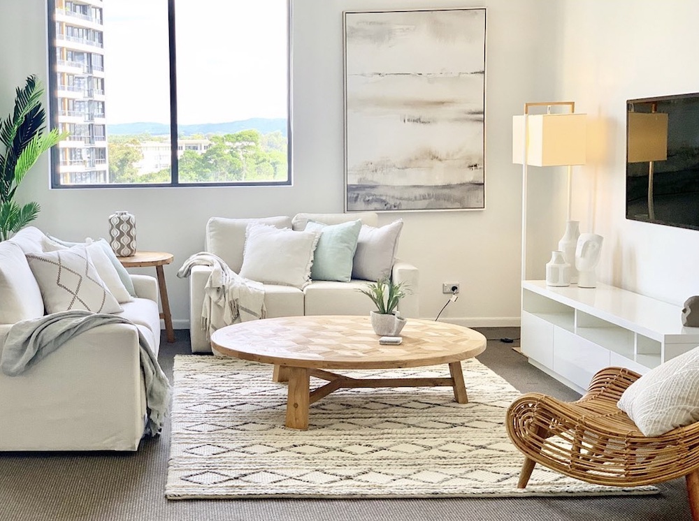 Inspo 3 via connectedspacestyling #Coastal #Loveseat #CoastalSofas #CoastalLoveseat #LivingRoom #CoastalLivingRoom #SmallSpaces #SmallSpaceSofas #CoastalDecor #HomeDecor #CoastalHomeDecor #CoastalHome #CoastalLiving #BeachHouse #SeasideStyle #LakeHouse #SummerHouse 