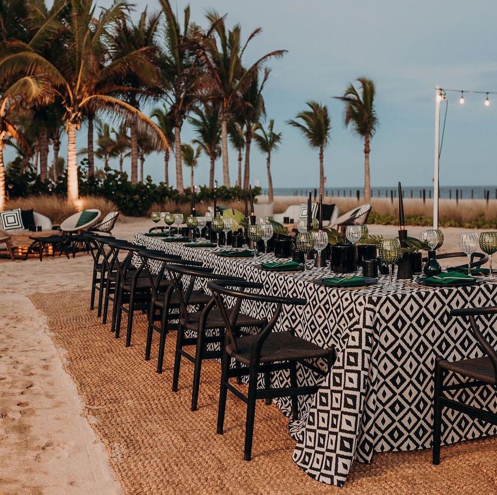 Wishbone Chair Styling Ideas Inspo 5 #Chairs #WishboneChairs #DiningRoom #CoastalDecor #BeachHouse 