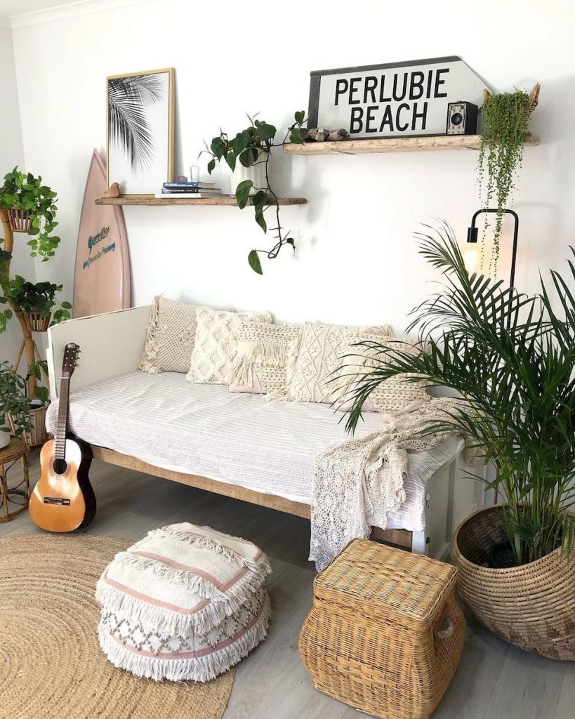 Coastal daybed decor inspiration Inspo 5 #CoastalDecor #HomeDecor #BeachHouse #Inspiration