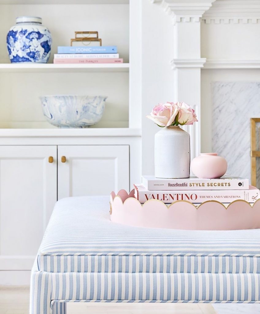 Coastal Pink Styling Ideas Inspo 15 #Pink #PinkAccessories #Coastal #CoastalPinkDecor #BohoCoastal #CoastalDecor #HomeDecor